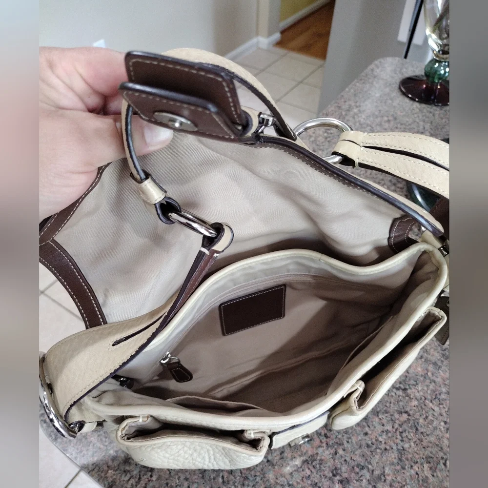 COACH Soho Biege/Cream Purse